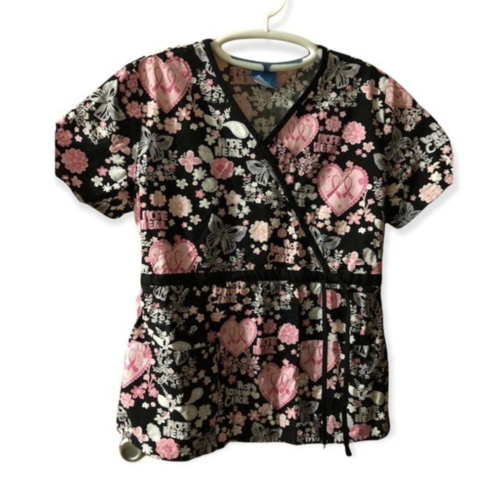 Scrub Top H.Q Women’s Small V Neck Elastic Back Floral Heart Butterfly Black‎